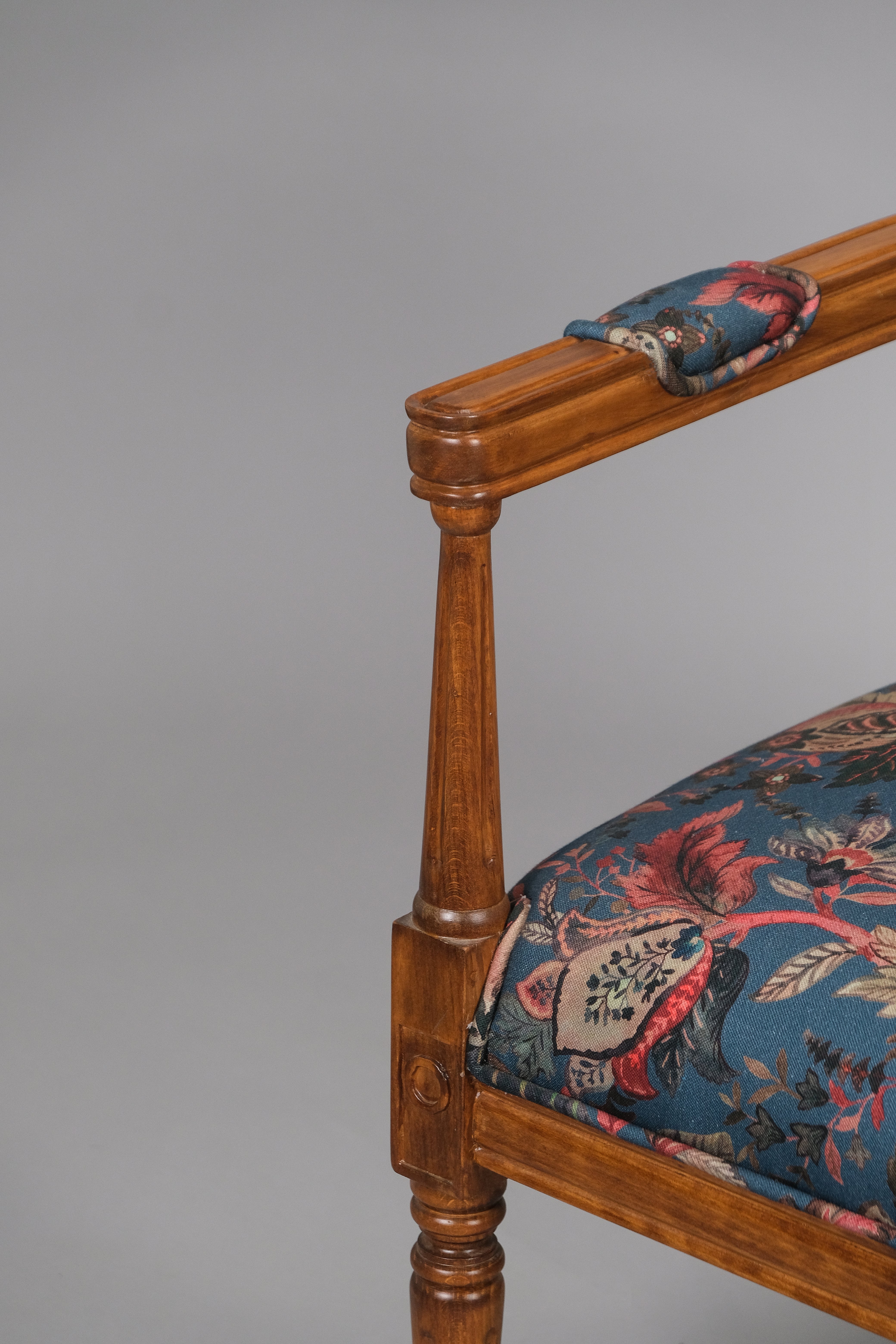 Gul Armchair