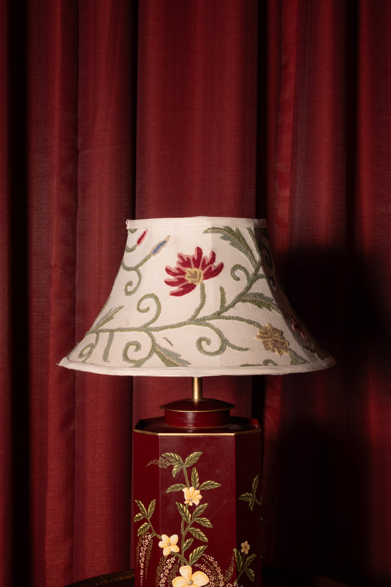Floral Bloom Table Lamp (Maroon)