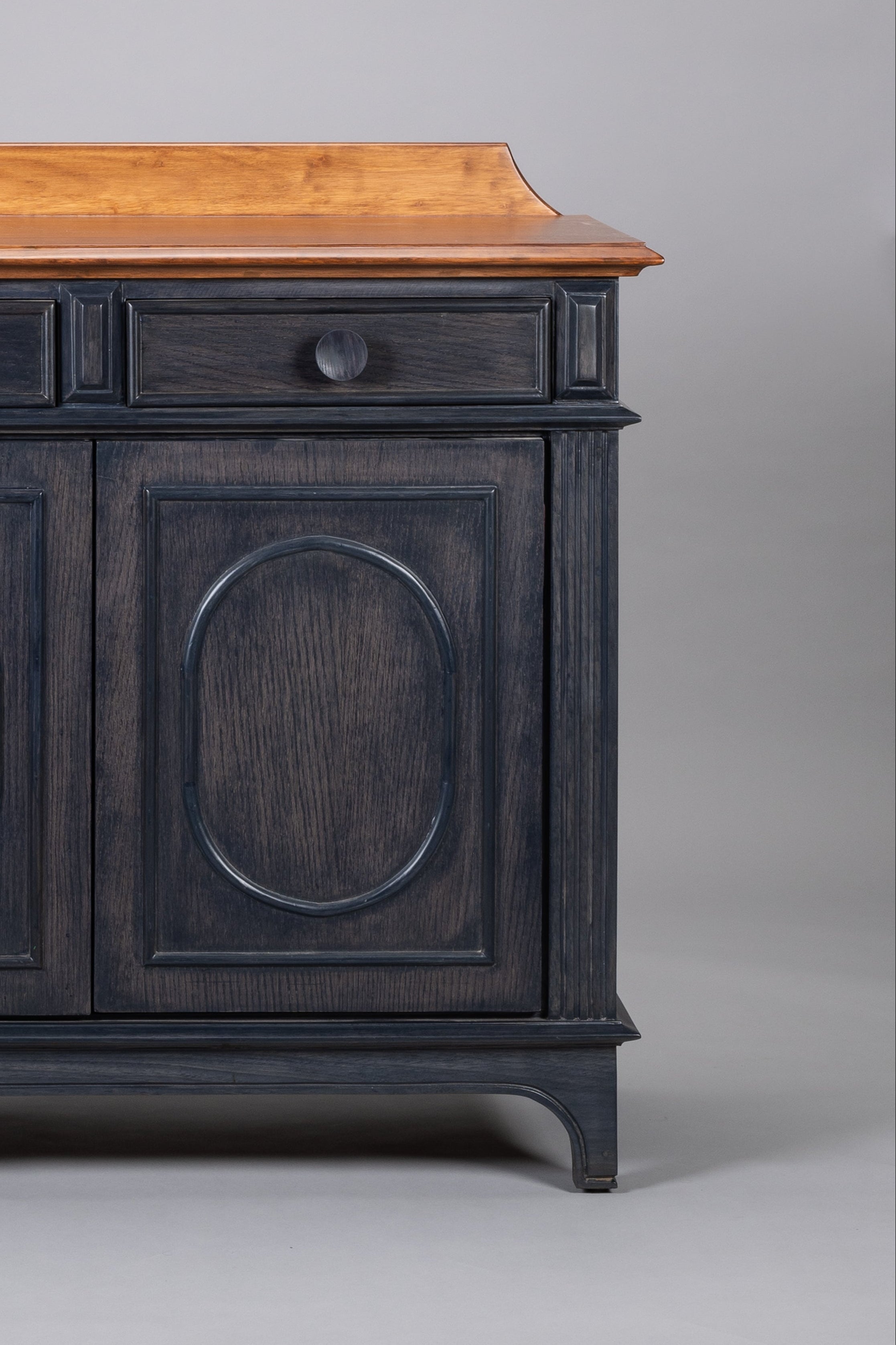 Theo Cabinet