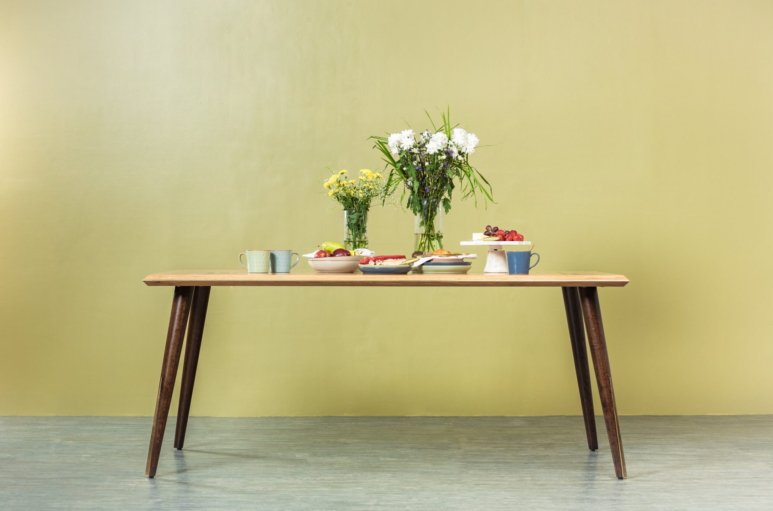 Oblata Dining Table