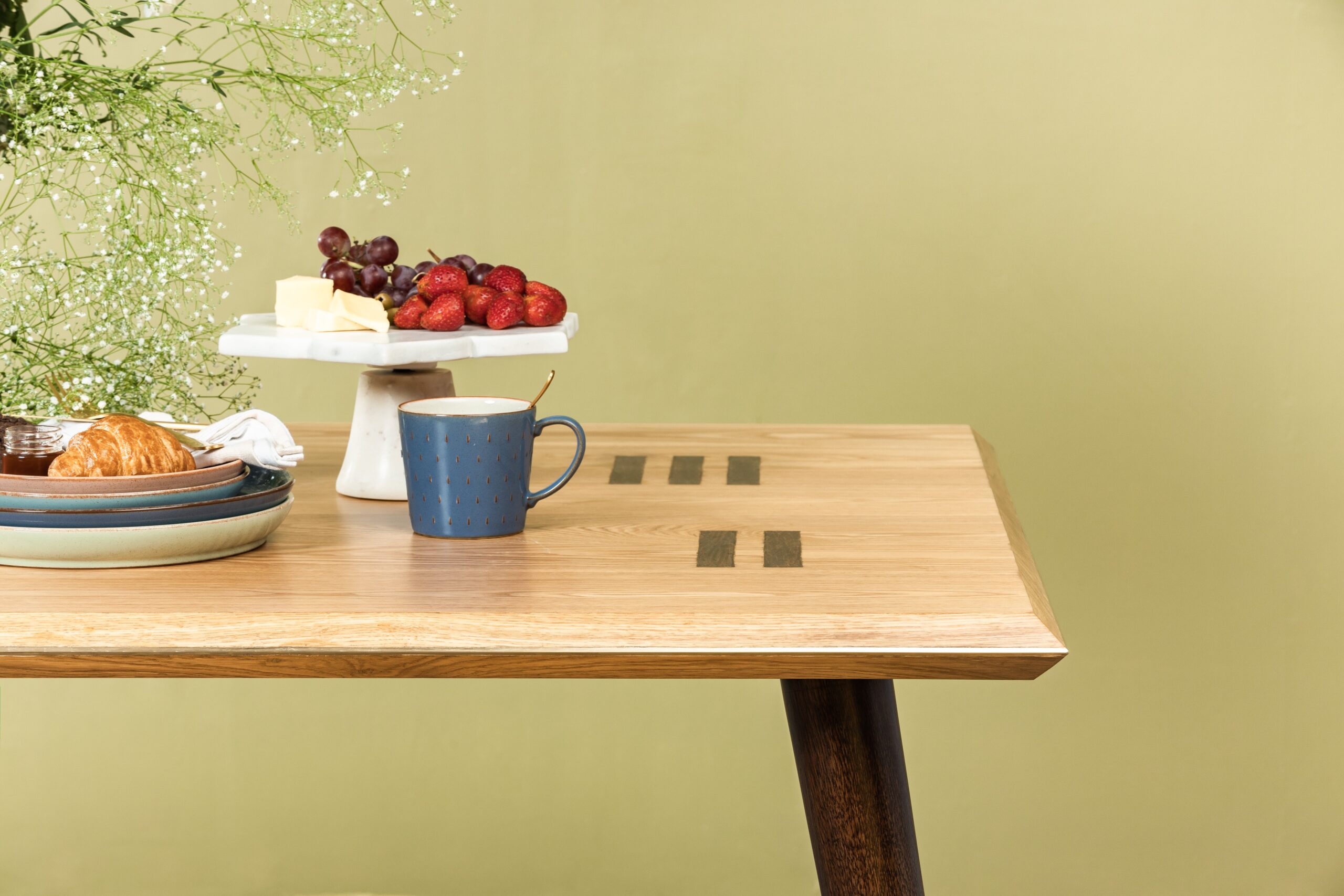 Oblata Dining Table Detail