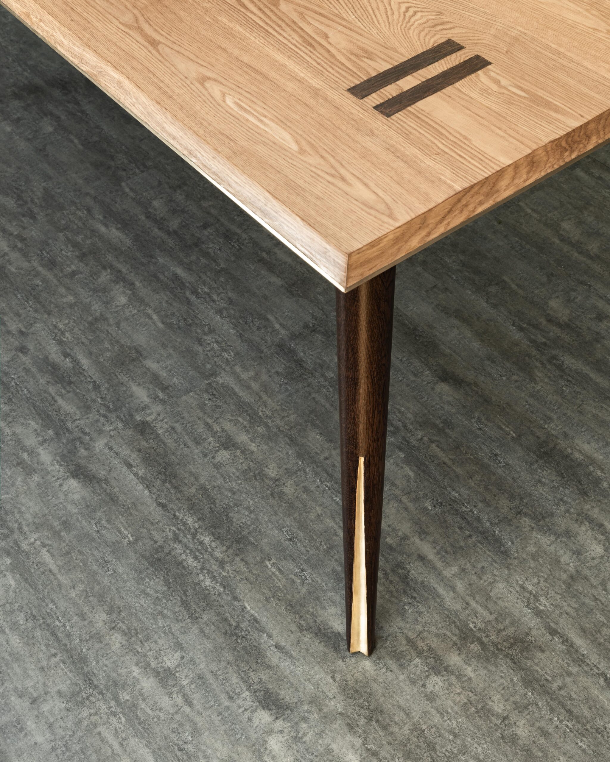 Oblata Dining Table Detail 1